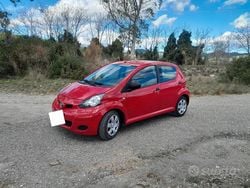 Rosso Usata 2011 Toyota Aygo Due volumi | 4800 € (Buon prezzo)