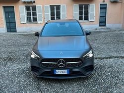 Grigio Usata 2023 Mercedes B180 AMG Monovolume | 29.900 €