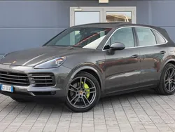 Grigio scuro Usata 2020 Porsche Cayenne SUV | 59.880 € (Super prezzo)