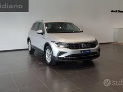 Argento Usata 2023 VW Tiguan Life SUV | 33.900 € (Buon prezzo)