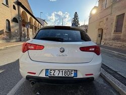 Bianco Usata 2015 Alfa Romeo Giulietta Tre volumi | 6500 € (Buon prezzo)