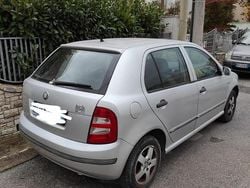 Grigio Usata 2002 Skoda Fabia Tre volumi | 700 € (Buon prezzo)