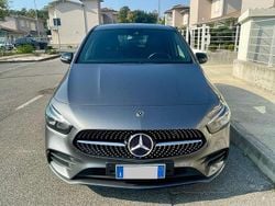 Grigio Usata 2021 Mercedes B200 Premium Monovolume | 28.000 € (Molto cara)