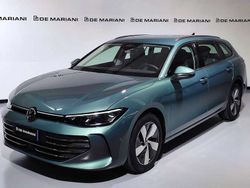 Verde Usata 2024 VW Passat Business Station wagon | 41.900 €