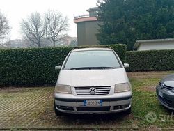 Grigio Usata 2002 VW Sharan Monovolume | 1100 €