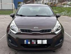Usata 2014 Kia Rio Active Tre volumi | 5000 € (Molto cara)