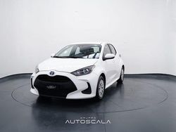 Bianco Nuova 2025 Toyota Yaris Hybrid Business Edition Tre volumi | 19.990 € (Buon prezzo)