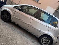 Grigio Usata 2009 Lancia Musa Monovolume | 800 € (Super prezzo)