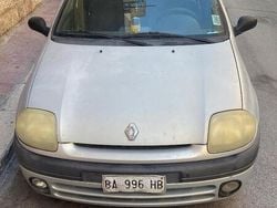 Grigio Usata 1998 Renault Clio II Due volumi | 700 €