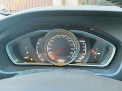 Usata 2018 Volvo V40 Kinetic Tre volumi | 13.000 € (Cara)