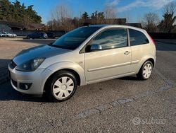 Grigio Usata 2008 Ford Fiesta Due volumi | 1450 € (Buon prezzo)