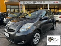 Grigio Usata 2011 Toyota Yaris Due volumi | 5500 € (Buon prezzo)