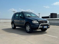 Blu/azzurro Usata 1999 Mercedes ML320 SUV | 8000 € (Molto cara)