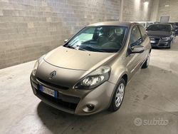 Oro Usata 2009 Renault Clio II Luxe Tre volumi | 3490 € (Buon prezzo)
