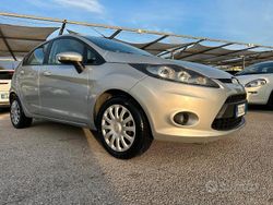 Grigio Usata 2010 Ford Fiesta Tre volumi | 4500 € (Buon prezzo)