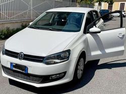 Bianco Usata 2013 VW Polo Comfortline Tre volumi | 7800 € (Buon prezzo)
