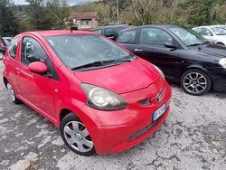 Rosso Usata 2006 Toyota Aygo Due volumi | 2500 € (Molto cara)