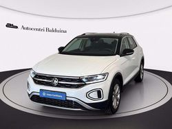 Bianco/tetto nero Usata 2022 VW T-Roc Style SUV | 25.900 € (Buon prezzo)
