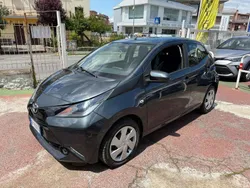 Grigio Usata 2018 Toyota Aygo X-wave Due volumi | 9980 € (Buon prezzo)