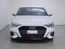 Bianco ghiacciaio metallizzato Usata 2021 Audi A3 Advanced Tre volumi | 30.000 € (Molto cara)