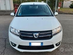 Bianco Usata 2014 Dacia Sandero Lauréate Due volumi | 6200 € (Buon prezzo)