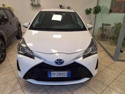 Bianco Usata 2018 Toyota Yaris Hybrid Cool Tre volumi | 10.950 € (Buon prezzo)