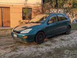 Verde Usata 1999 Ford Focus Tre volumi | 1200 € (Buon prezzo)