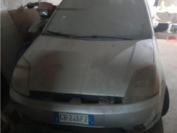 Grigio Usata 2002 Ford Fiesta Due volumi | 800 €