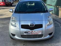 Grigio Usata 2007 Toyota Yaris Sol Tre volumi | 2850 € (Buon prezzo)