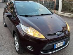 Lilla Usata 2010 Ford Fiesta Tre volumi | 4000 € (Buon prezzo)