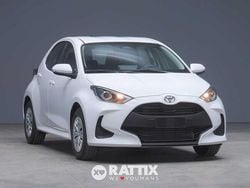 Bianco Nuova 2025 Toyota Yaris Hybrid Active Due volumi | 21.278 € (Buon prezzo)