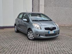 Grigio Usata 2006 Toyota Yaris Luna Due volumi | 3900 € (Buon prezzo)