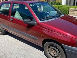 Rosso Usata 1996 Renault Clio | 1000 €