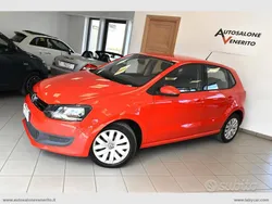 Rosso Usata 2013 VW Polo Comfortline Tre volumi | 6500 € (Buon prezzo)