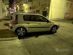 Usata 2003 Renault Mégane II Tre volumi | 2500 € (Molto cara)