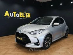 Argento Nuova 2025 Toyota Yaris Hybrid Trend Tre volumi | 20.900 € (Buon prezzo)