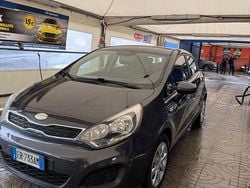 Grigio Usata 2013 Kia Rio EX Tre volumi | 4500 € (Buon prezzo)
