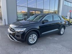 Nero Usata 2024 VW T-Roc Life SUV | 28.890 € (Buon prezzo)