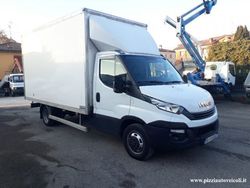 Bianco pastello Usata 2019 Iveco Daily Furgone | 24.800 € (Molto cara)