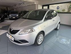 Silver metallizzato Usata 2017 Lancia Ypsilon Gold Due volumi | 8950 € (Buon prezzo)