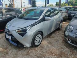 Grigio Usata 2021 Toyota Aygo Connect Style Due volumi | 12.800 € (Buon prezzo)
