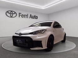 Bianco pastello Usata 2024 Toyota Yaris Tre volumi | 53.400 € (Buon prezzo)