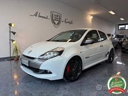 Vit Begagnad 2010 Renault Clio R.S. R.S. Halvkombi | 12.900 € (Marknadspris)