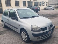 Grigio Usata 2003 Renault Clio II Due volumi | 2200 € (Buon prezzo)