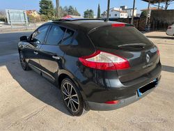 Nero Usata 2009 Renault Mégane Tre volumi | 1999 € (Molto cara)