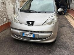 Grigio Usata 2009 Peugeot 107 Due volumi | 2950 € (Super prezzo)