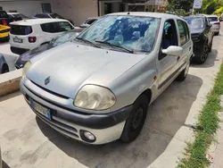 Grigio Usata 2001 Renault Clio II Expression Tre volumi | 500 € (Super prezzo)