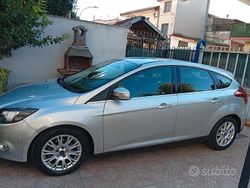 Grigio Usata 2012 Ford Focus Tre volumi | 4499 € (Buon prezzo)