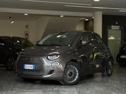 Usata 2021 Fiat 500e La Prima Tre volumi | 15.990 € (Buon prezzo)