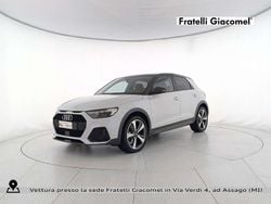 Bianco ghiacciaio metallizzato grigio ma Nuova 2025 Audi A1 Comfort Tre volumi | 30.300 € (Buon prezzo)